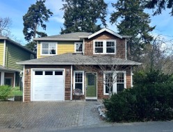 12-4530 Pipeline Rd Saanich, BC V8Z 7Y6