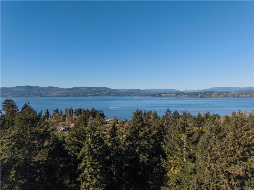 537 Cromar Rd, North Saanich, BC 