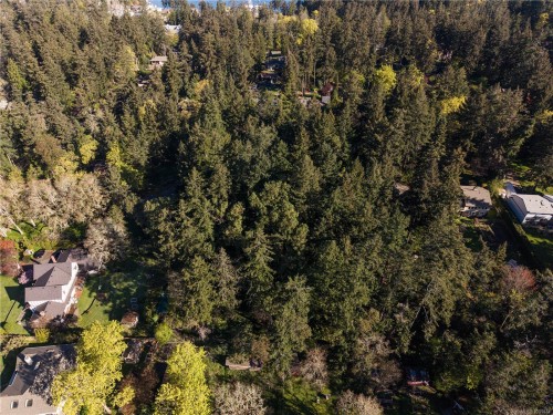 537 Cromar Rd, North Saanich, BC 