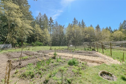 1671 Fulford-Ganges Rd, Salt Spring, BC 