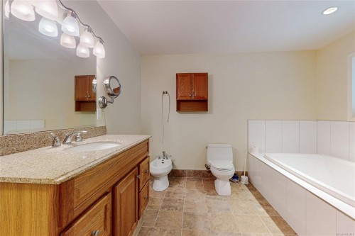 1671 Fulford-Ganges Rd, Salt Spring, BC 