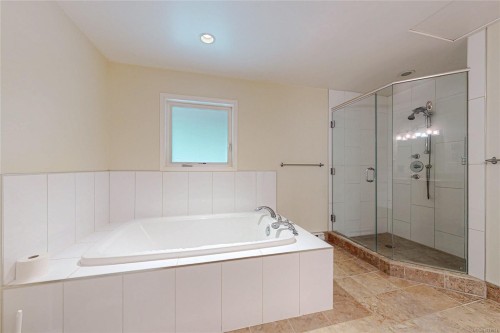 1671 Fulford-Ganges Rd, Salt Spring, BC 