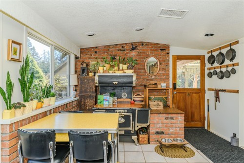 1671 Fulford-Ganges Rd, Salt Spring, BC 