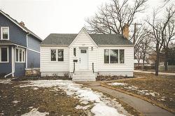 253 Clare AVE  Winnipeg, MB R3L 1R9