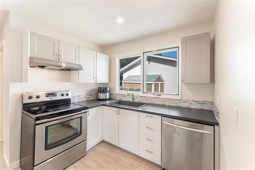 215 Carriage Rd, Winnipeg, MB 