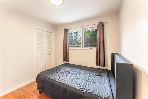 215 Carriage Rd, Winnipeg, MB 