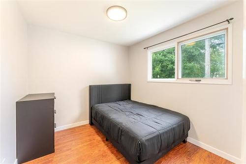 215 Carriage Rd, Winnipeg, MB 