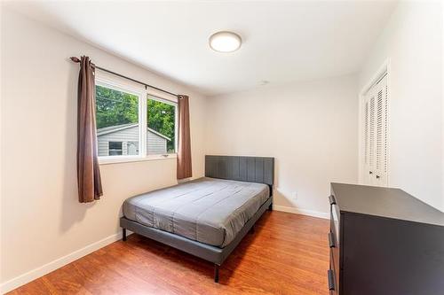 215 Carriage Rd, Winnipeg, MB 