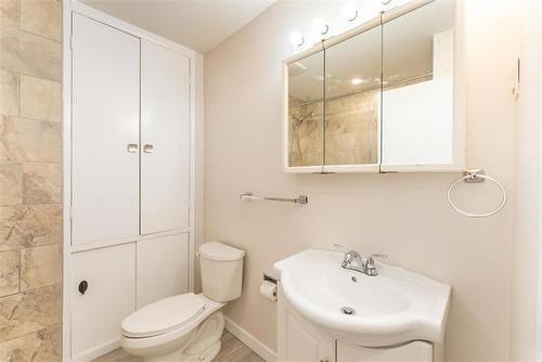215 Carriage Rd, Winnipeg, MB 