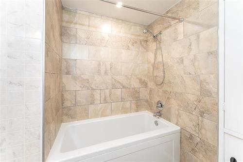 215 Carriage Rd, Winnipeg, MB 