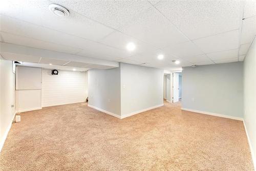 215 Carriage Rd, Winnipeg, MB 