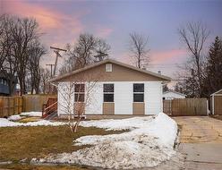 215 Carriage RD  Winnipeg, MB R2Y 0L7