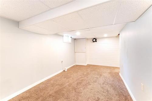 215 Carriage Rd, Winnipeg, MB 