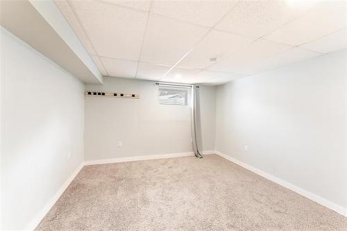 215 Carriage Rd, Winnipeg, MB 