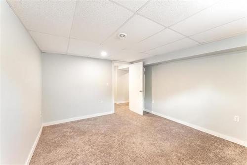 215 Carriage Rd, Winnipeg, MB 