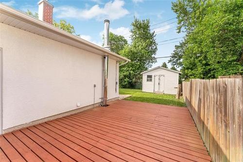 215 Carriage Rd, Winnipeg, MB 