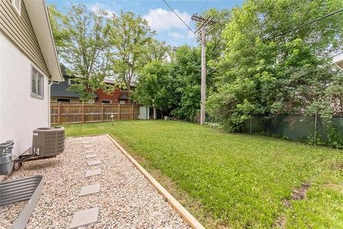 215 Carriage Rd, Winnipeg, MB 
