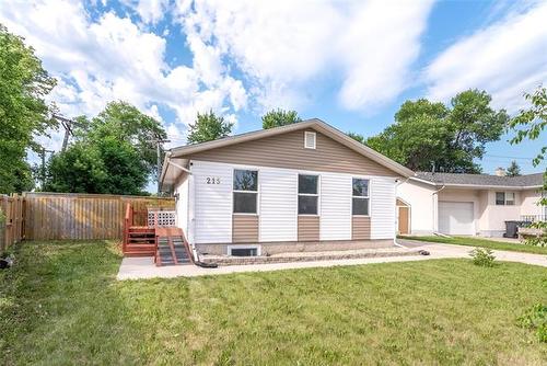 215 Carriage Rd, Winnipeg, MB 