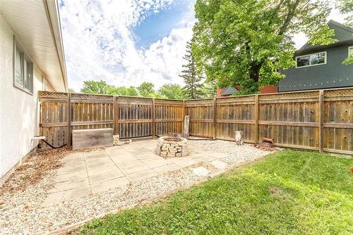 215 Carriage Rd, Winnipeg, MB 