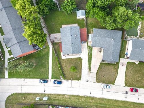 215 Carriage Rd, Winnipeg, MB 