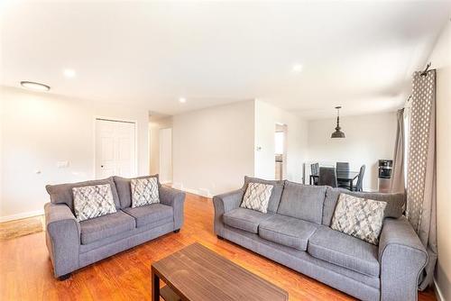 215 Carriage Rd, Winnipeg, MB 