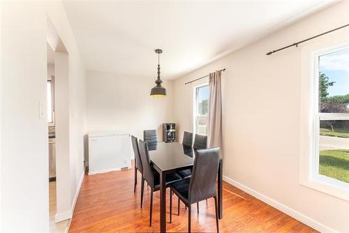 215 Carriage Rd, Winnipeg, MB 