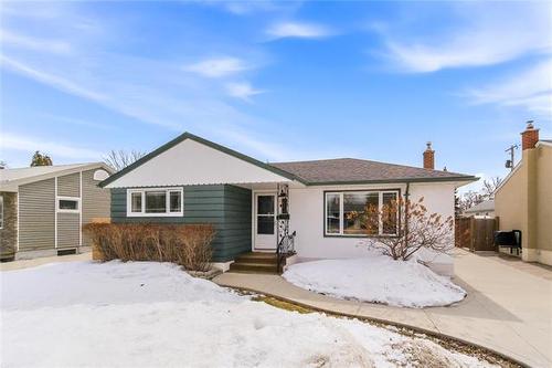 74 Lennox AVE  Winnipeg, MB R2M 1A9