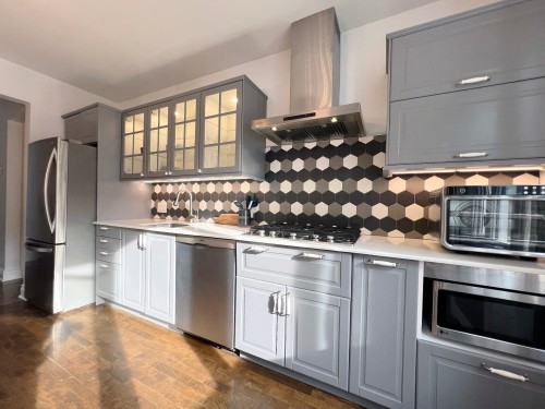 Cuisine - 4672 Av. Lacombe, Montréal (Côte-Des-Neiges/Notre-Dame-De-Grâce), QC - Indoor Photo Showing Kitchen With Upgraded Kitchen