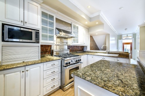 Cuisine - 19 Av. Winchester, Westmount, QC - Indoor Photo Showing Kitchen With Upgraded Kitchen