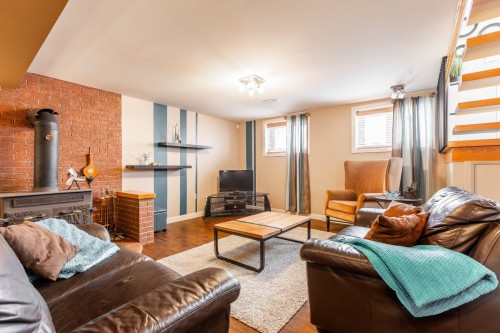 Salle familiale - 24 Rue Amireault, L'Épiphanie, QC 