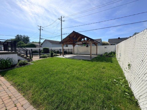 Cour - 24 Rue Amireault, L'Épiphanie, QC 