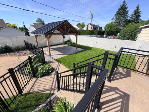 Balcon - 24 Rue Amireault, L'Épiphanie, QC 
