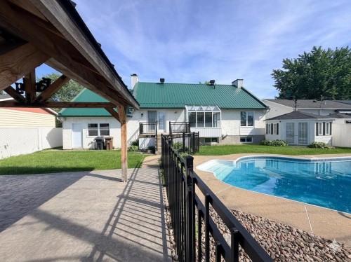 Piscine - 24 Rue Amireault, L'Épiphanie, QC 