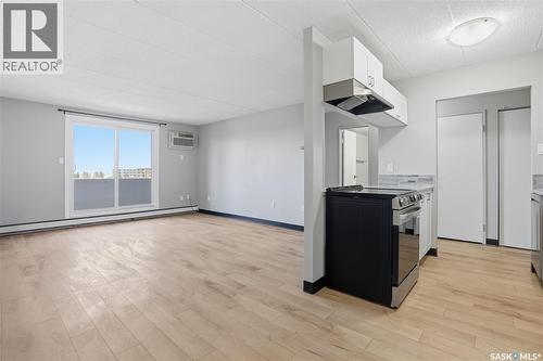 526 65 Westfield Drive, Regina, SK - Indoor Photo Showing Kitchen