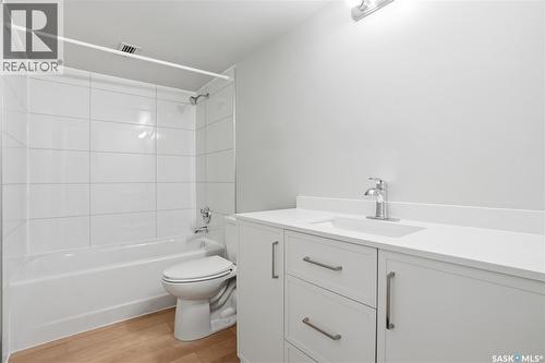 526 65 Westfield Drive, Regina, SK - Indoor Photo Showing Bathroom