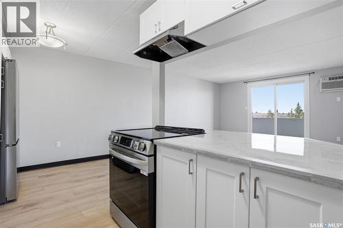 526 65 Westfield Drive, Regina, SK - Indoor Photo Showing Kitchen