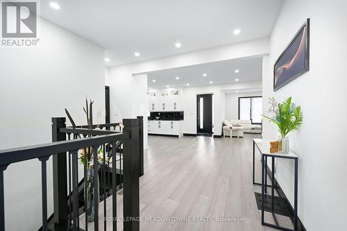 374 Highway 8, Hamilton, ON - Indoor Photo Showing Other Room
