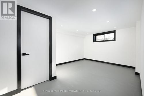 374 Highway 8, Hamilton, ON - Indoor Photo Showing Other Room