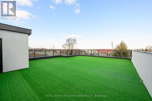 374 Highway 8, Hamilton, ON - Outdoor