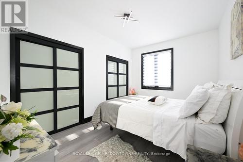 374 Highway 8, Hamilton, ON - Indoor Photo Showing Bedroom