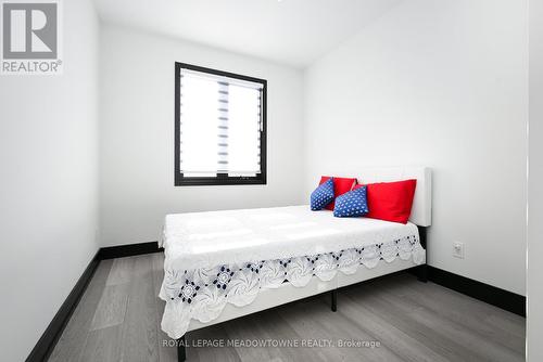 374 Highway 8, Hamilton, ON - Indoor Photo Showing Bedroom
