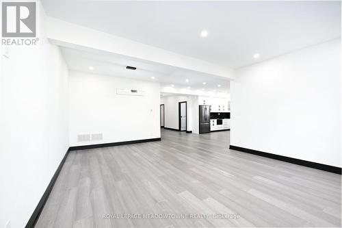 374 Highway 8, Hamilton, ON - Indoor Photo Showing Other Room