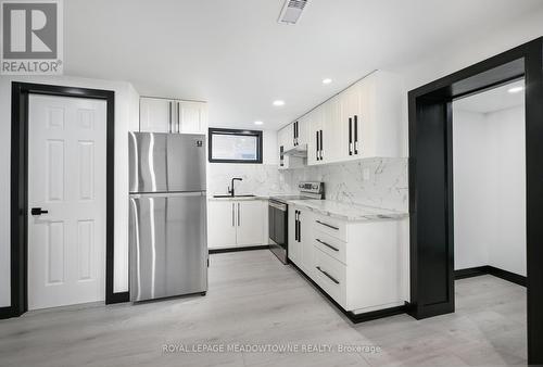374 Highway 8, Hamilton, ON - Indoor Photo Showing Kitchen