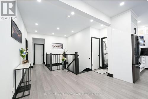 374 Highway 8, Hamilton, ON - Indoor Photo Showing Other Room
