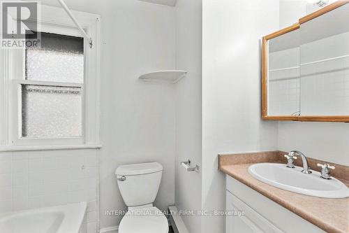 67 Ontario Avenue, Hamilton, ON - Indoor Photo Showing Bathroom