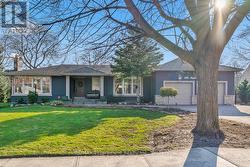 214 MAPLE GROVE DRIVE Oakville (Mo Morrison), ON L6J 4V3