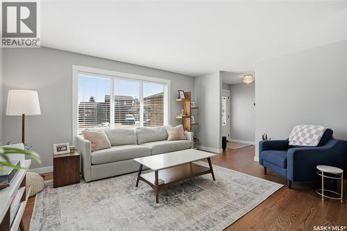 2206 Mahony Crescent, Regina, SK - Indoor Photo Showing Living Room