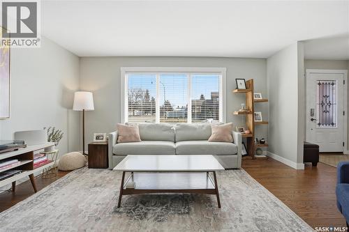 2206 Mahony Crescent, Regina, SK - Indoor Photo Showing Living Room