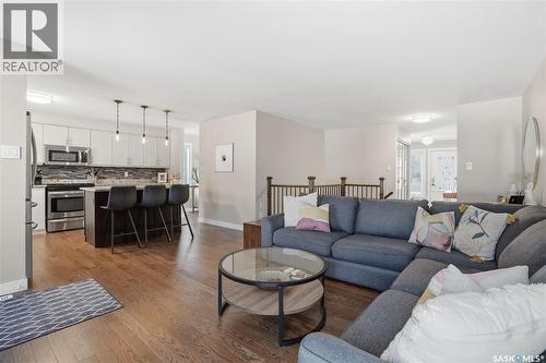 2206 Mahony Crescent, Regina, SK - Indoor Photo Showing Living Room