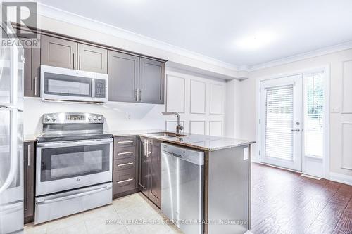 4 - 29 Madelaine Drive, Barrie, ON - Indoor Photo Showing Kitchen With Upgraded Kitchen